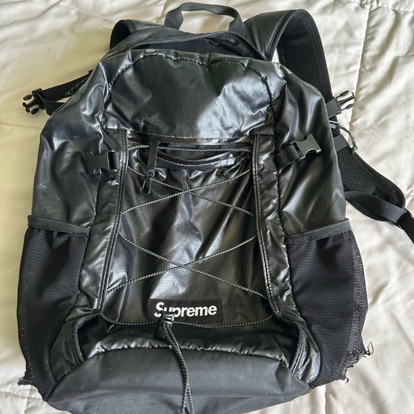 DAMAGED SUPREME BAG - Picture 1 of 6